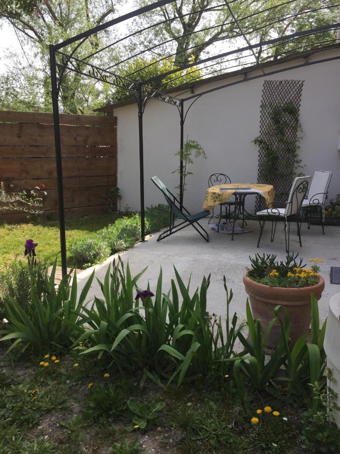Mas Le Pont Des Aubes Bed & Breakfast L'Isle-sur-la-Sorgue Exterior photo